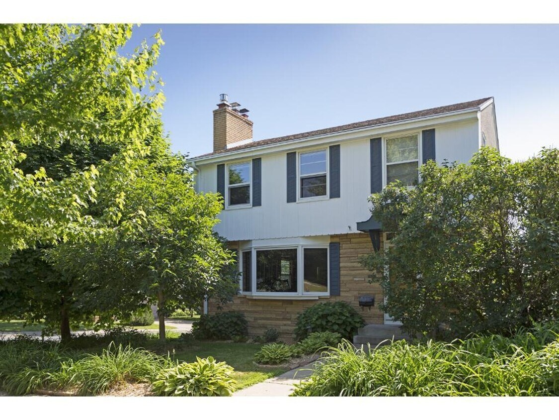 Primary Photo - 5403 Pleasant Ave