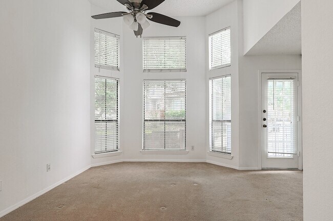 Foto del edificio - 3420 Country Club Dr W