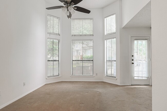 Building Photo - 3420 Country Club Dr W