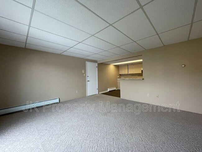 Building Photo - 1401-142B 2b St S