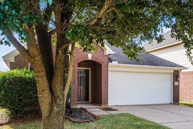 Foto del edificio - 5039 Rustling Branch Ln