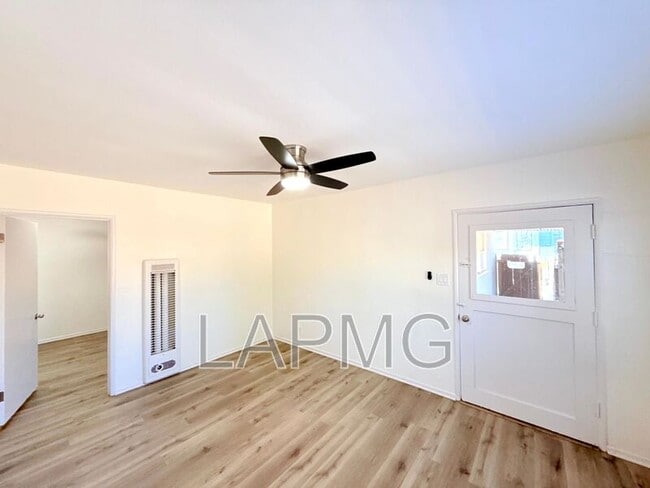 Foto del edificio - 6200 N Muscatel Ave