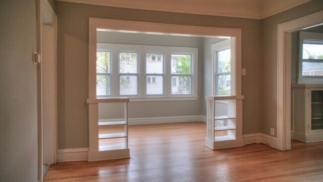 Foto del edificio - 2865 N Frederick Ave