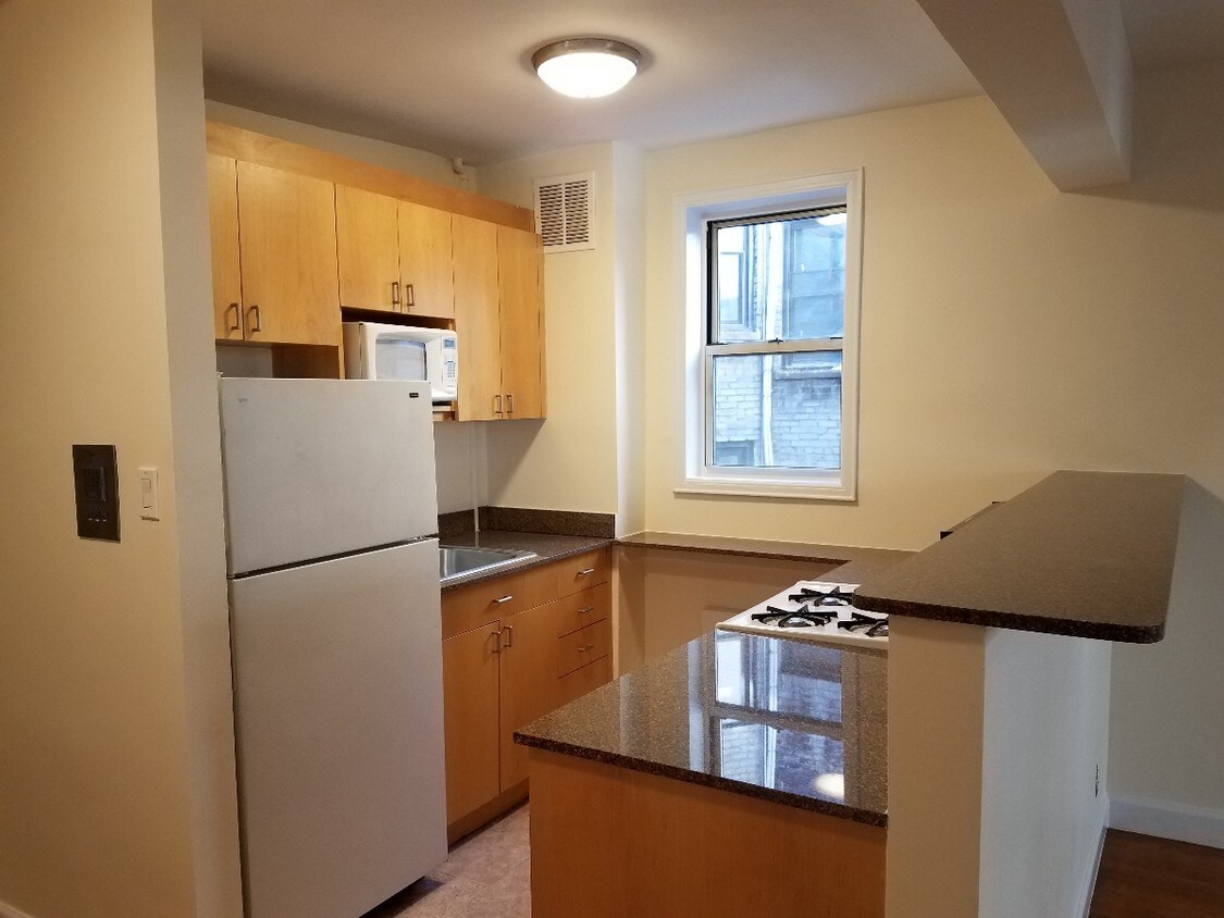 Primary Photo - 231 W 25th St