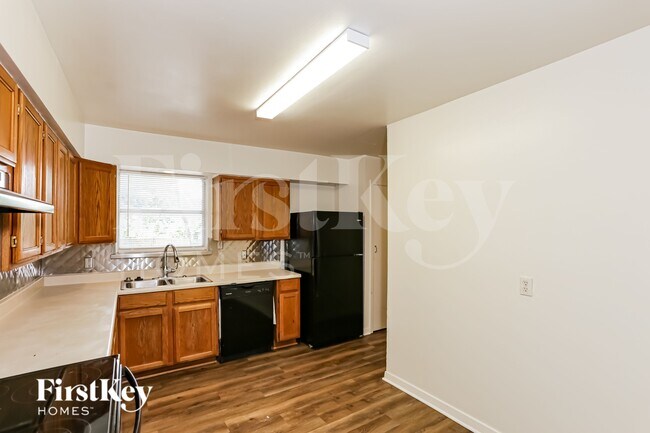Foto del edificio - 10455 Plummer Dr