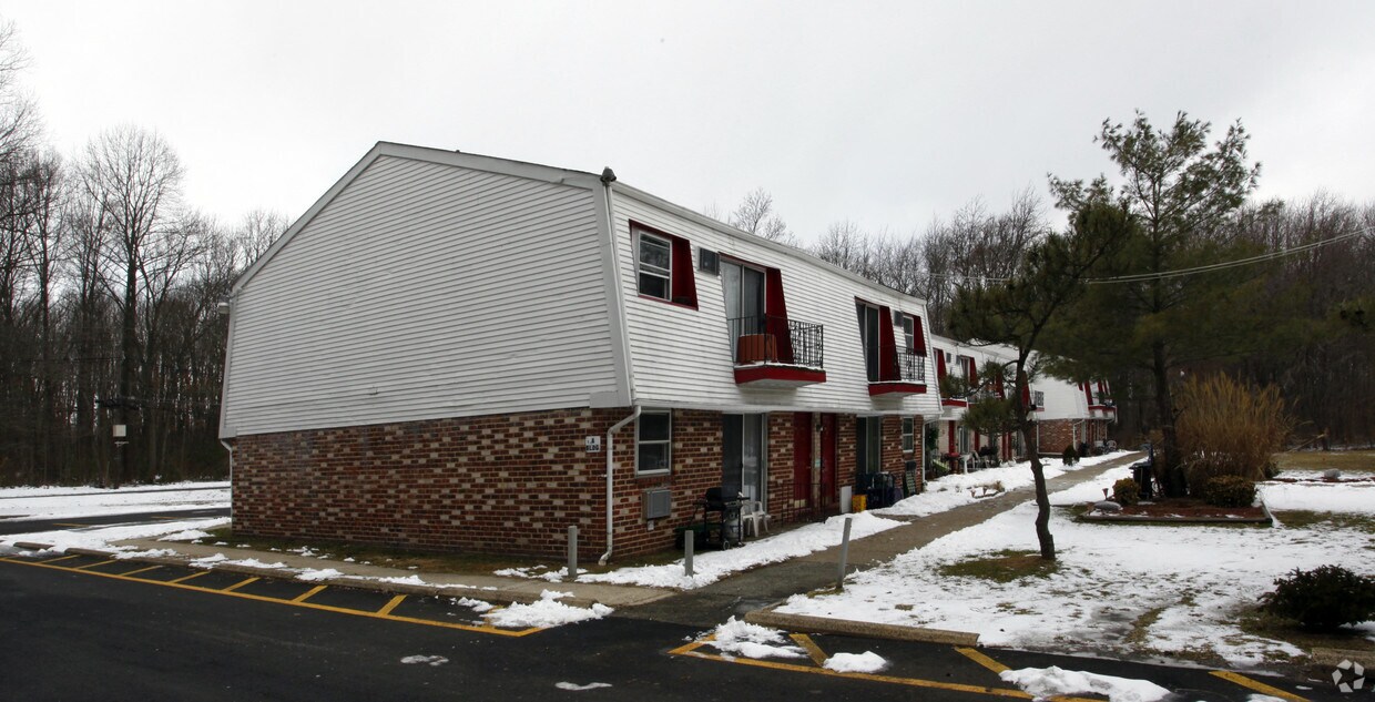 Woodcrest Apartaments - Woodcrest Apartments