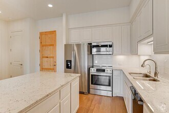 Building Photo - 102 Bella Toscana Ave