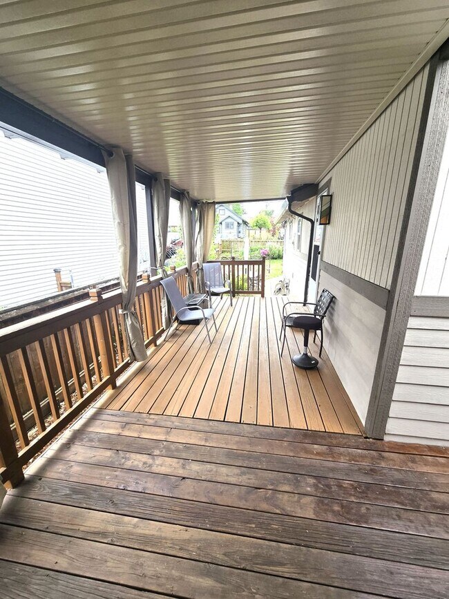 Foto del edificio - Great Location! Welcome Gardners! Tons of nice amenities ! * Landscape Service is Included *