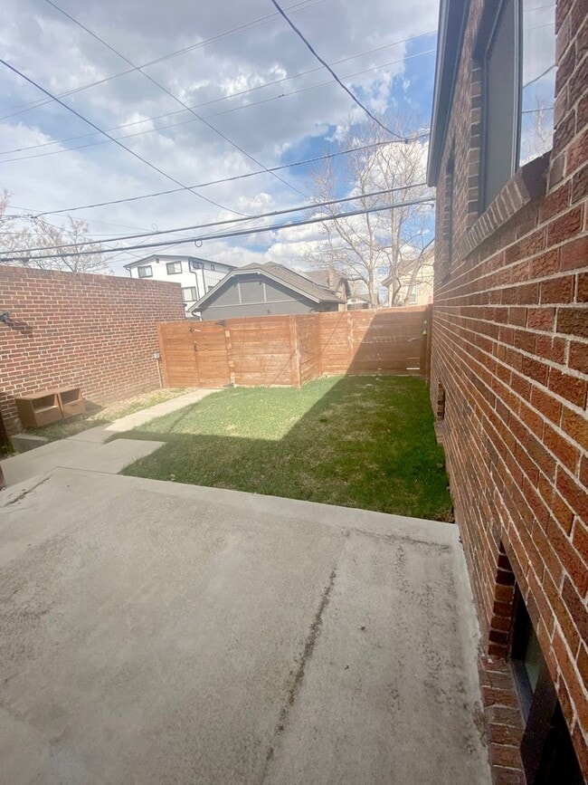Building Photo - Three bedroom, 2 bathroom modern property!...