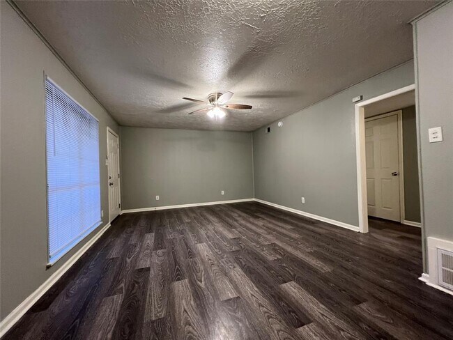 Building Photo - 3318 N MacGregor Way