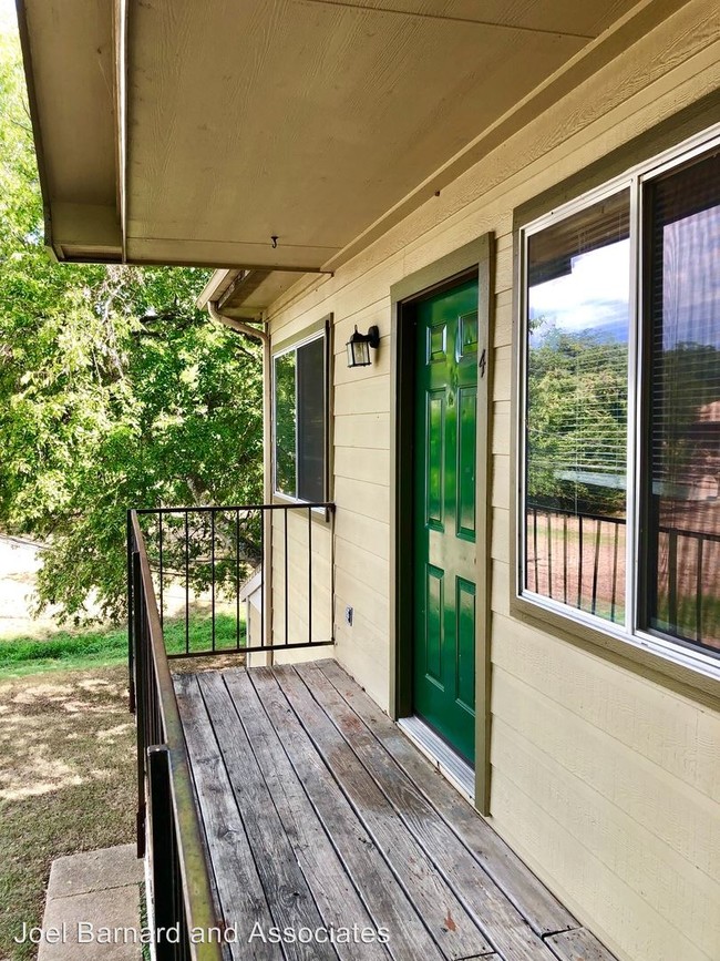 Foto del edificio - 114 Lady Bird Ln
