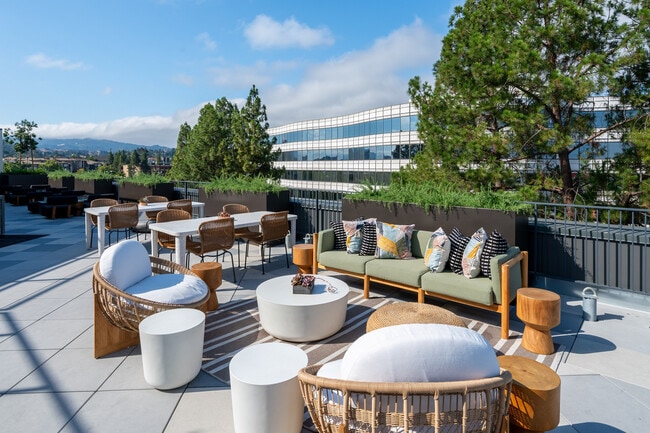 Elegant rooftop patio - The Rise Walnut Creek