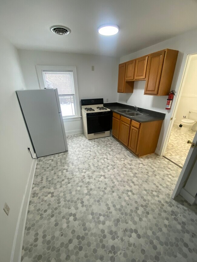 Building Photo - 916 W Lovell St