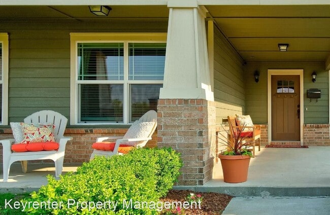 Building Photo - 3 br, 2 bath House - 2610 E 5th Pl