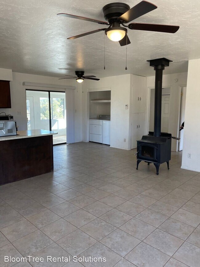 Building Photo - 2 br, 1 bath House - 12765 N Williamson Va...