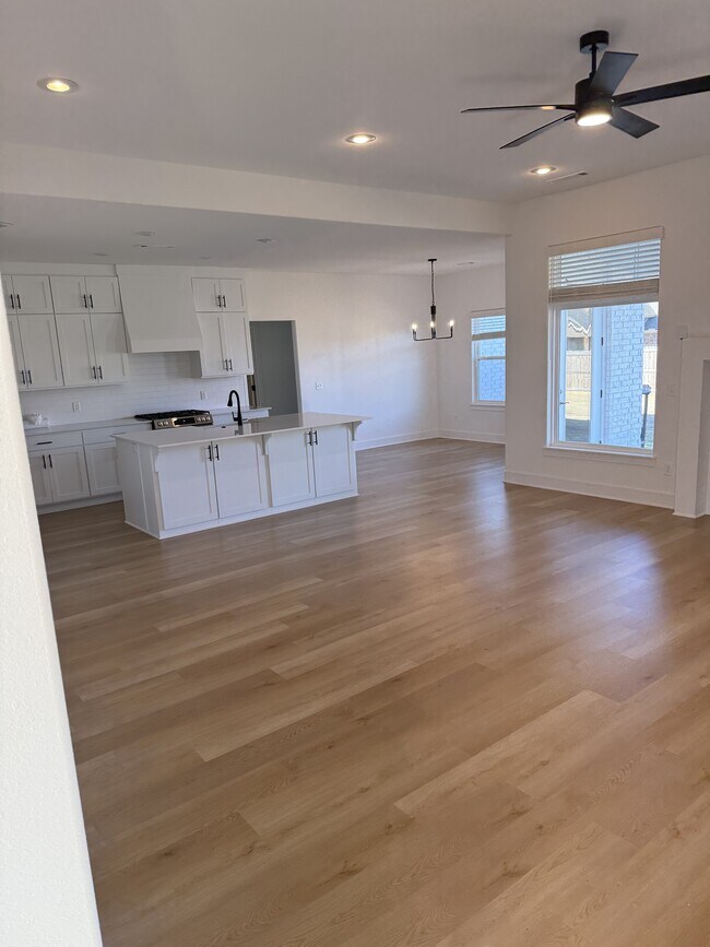 Foto del edificio - 5837 Lavender Ave