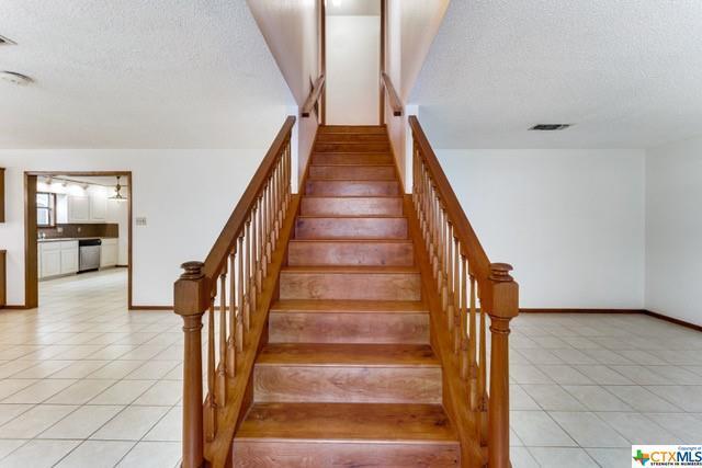 Building Photo - 112 Castlewood Dr