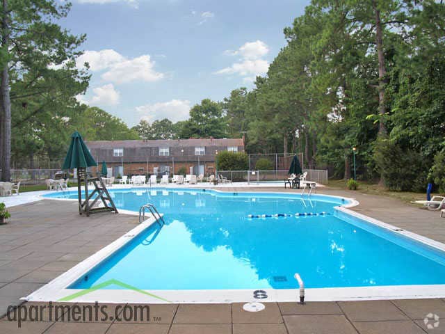 Building Photo - Christopher Crossing