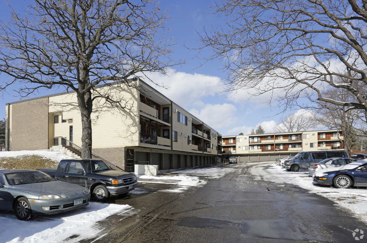 Primary Photo - Country Inn West Apartments