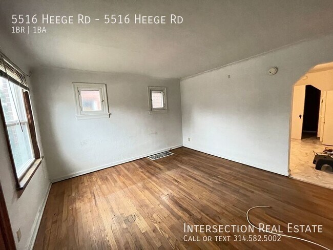 Building Photo - Adorable Affton 1 Bedrooom w/ Private Base...