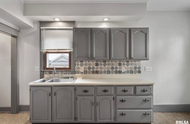 Building Photo - 1525 11th Ave