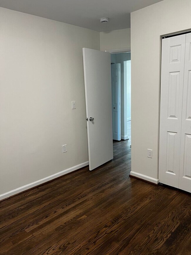 Foto del edificio - 2 Bedroom Duplex in Baltimore