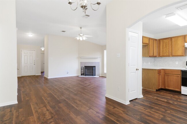 Building Photo - 203 Paradise Ln