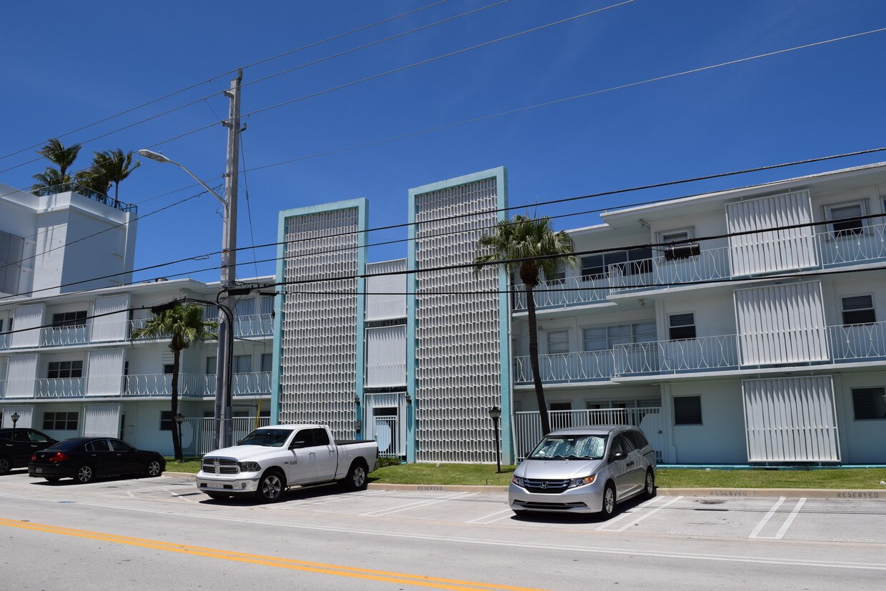 10141 E Bay Harbor Dr, Bay Harbor Islands, FL 33154 Condo for Rent in