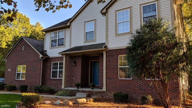 Building Photo - 5 br, 3 bath House - 2827 Pine Blfs
