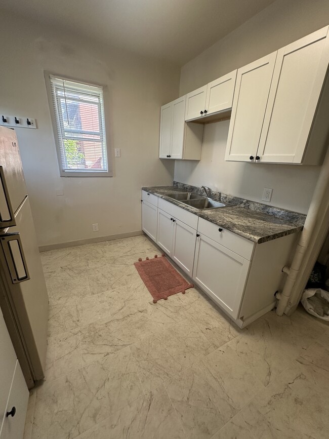 Building Photo - 617 Rhomberg Ave