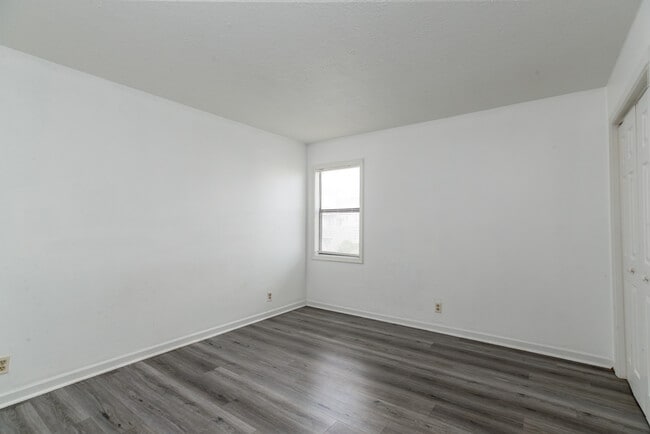 Building Photo - 801 Burcale Rd