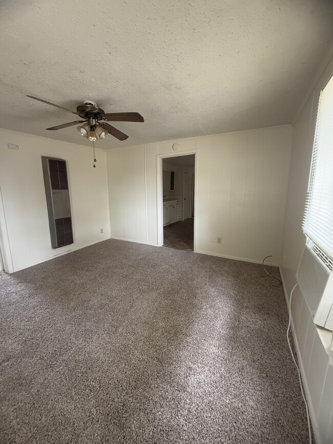 Building Photo - 3495 Country Club Rd