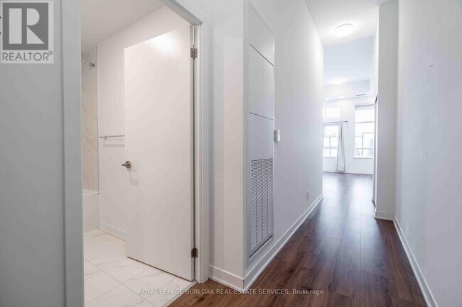 Photo du bâtiment - 405 Dundas St W