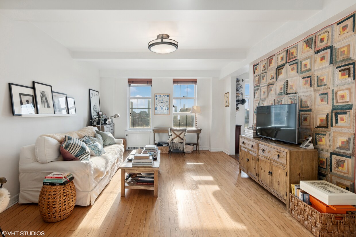 Primary Photo - 465 W 23rd St