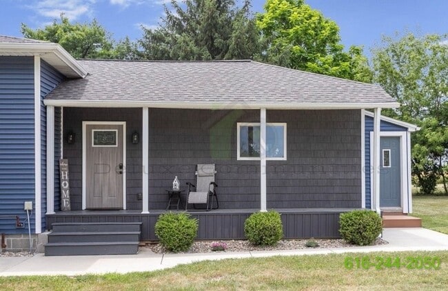 Building Photo - Zeeland Gem! Gorgeous 2 Bed/2 Bath Single-...