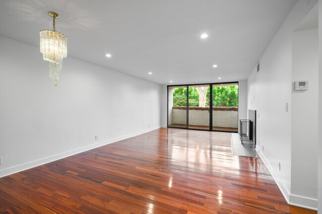 Foto del edificio - 1900 Vine St