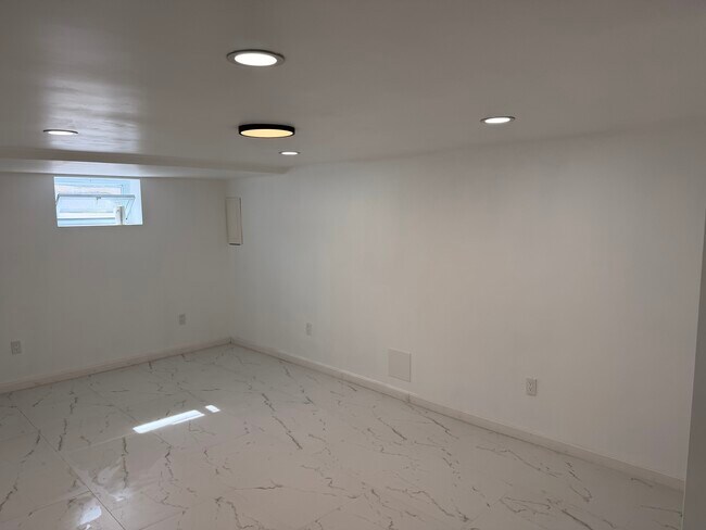 Foto del edificio - 43 Englewood Ave