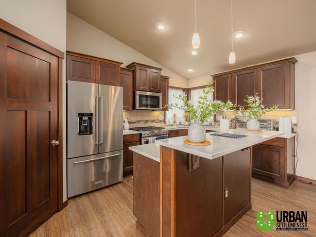 Building Photo - Modern Split-Level Home with Gourmet Kitch...