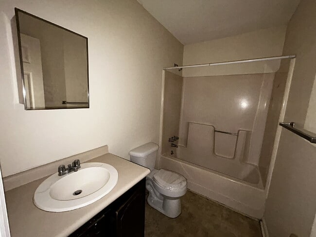 Building Photo - Apartment for Rent