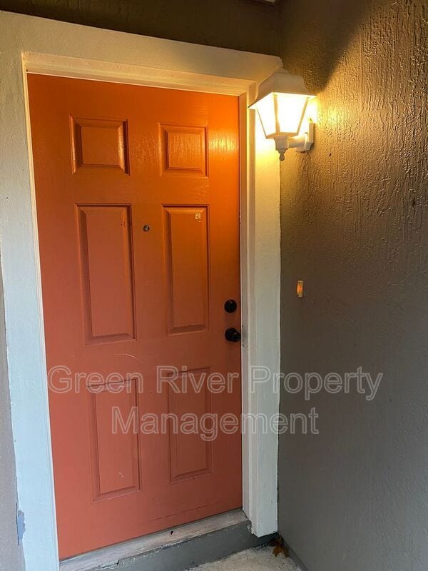 Building Photo - 1800 Green Springs Cir