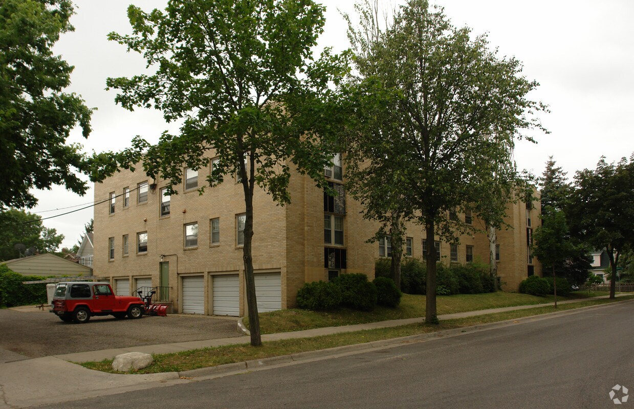 Building Photo - 3701 Pleasant Ave S