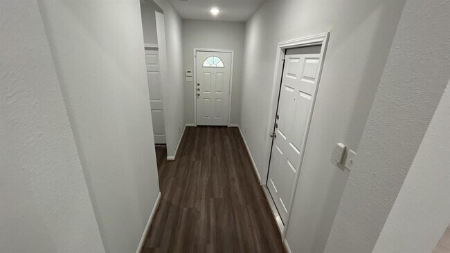 Building Photo - 9514 Chesterfield Dr