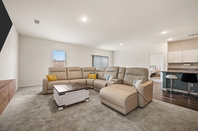 Building Photo - 4724 Swan Nck Dr