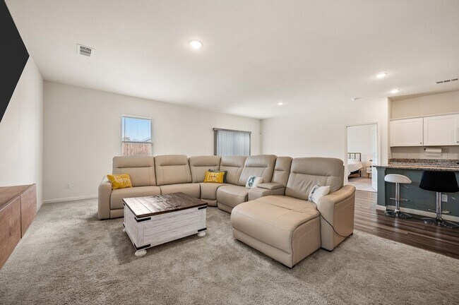 Foto del edificio - 4724 Swan Nck Dr