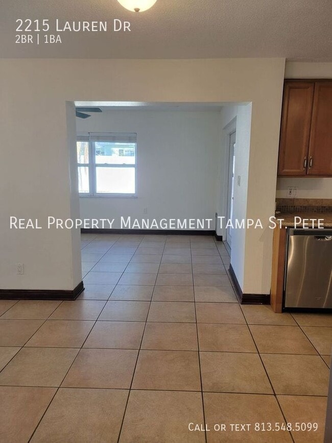 Building Photo - 2215 Lauren Dr