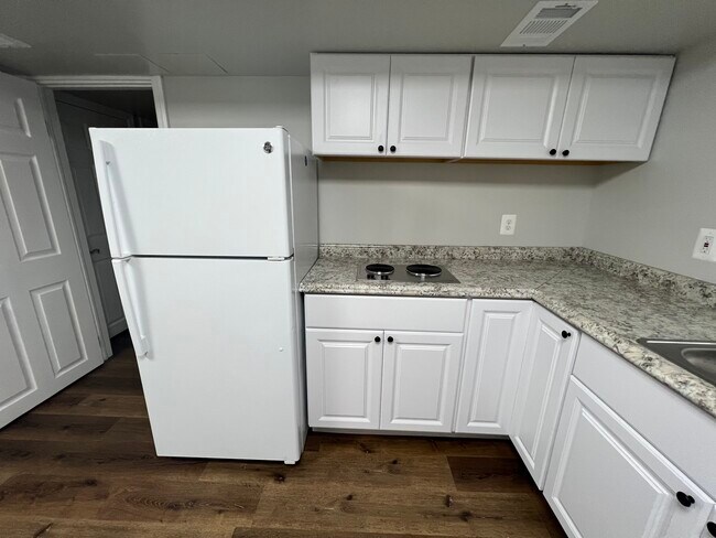 Building Photo - 846 Turf Valley Dr