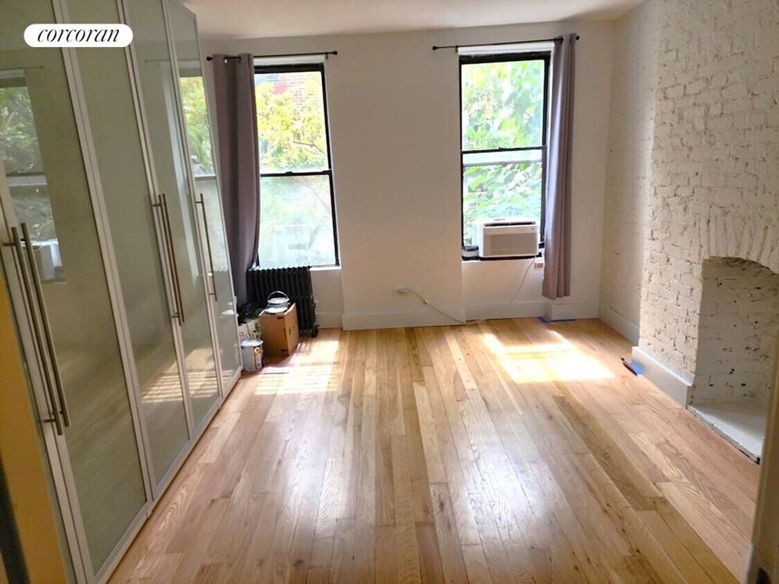 Foto principal - 244 E 90th St