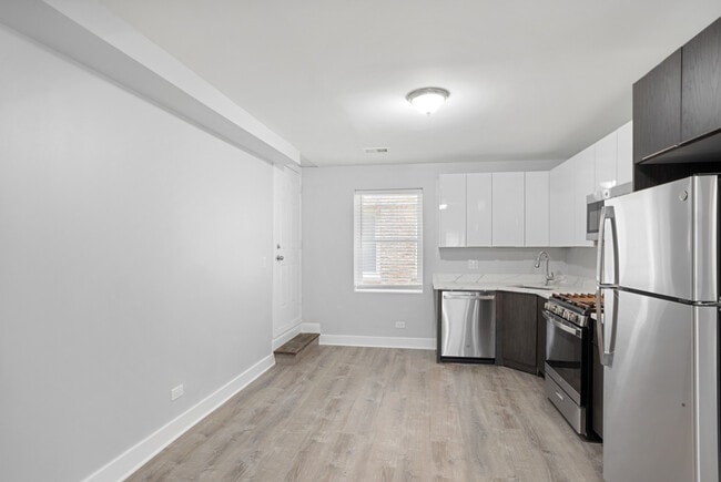 Foto del edificio - 7326 N Damen Ave