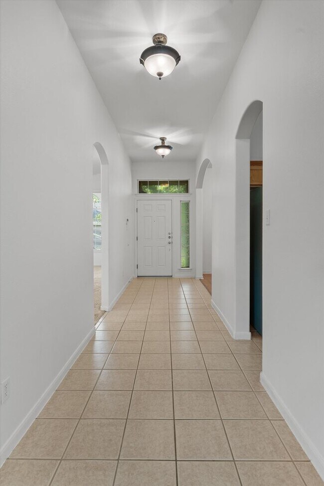 Building Photo - 122 Copperwood Loop