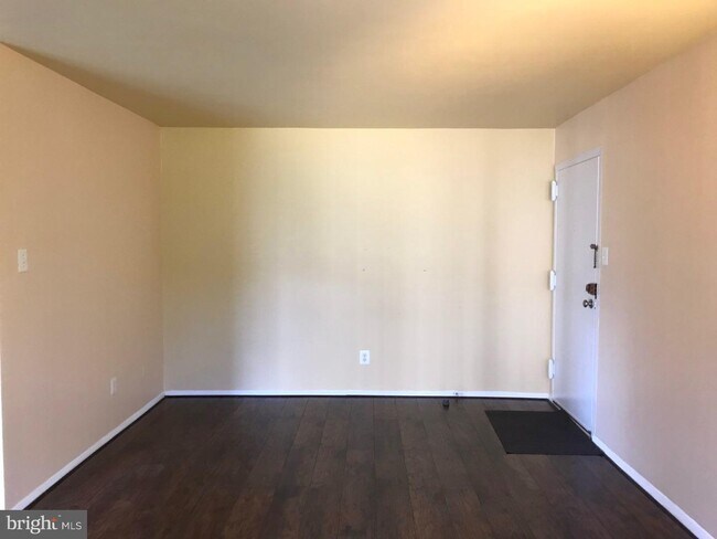 Building Photo - 8000 Chanute Pl